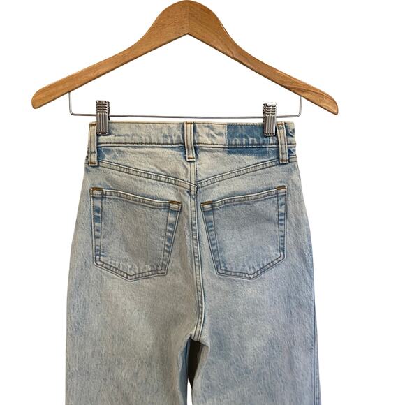 Abercrombie & Fitch The '90s Relaxed Jean Ultra High Rise Light Blue Wash - Picture 9 of 11